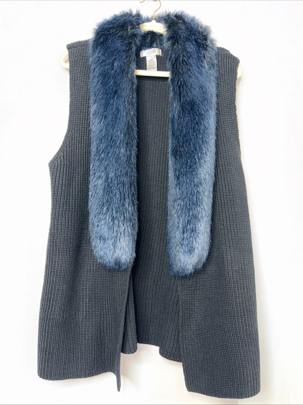 LASEINE Black Knit Sleeveless Vest with Navy Faux Fur Collar